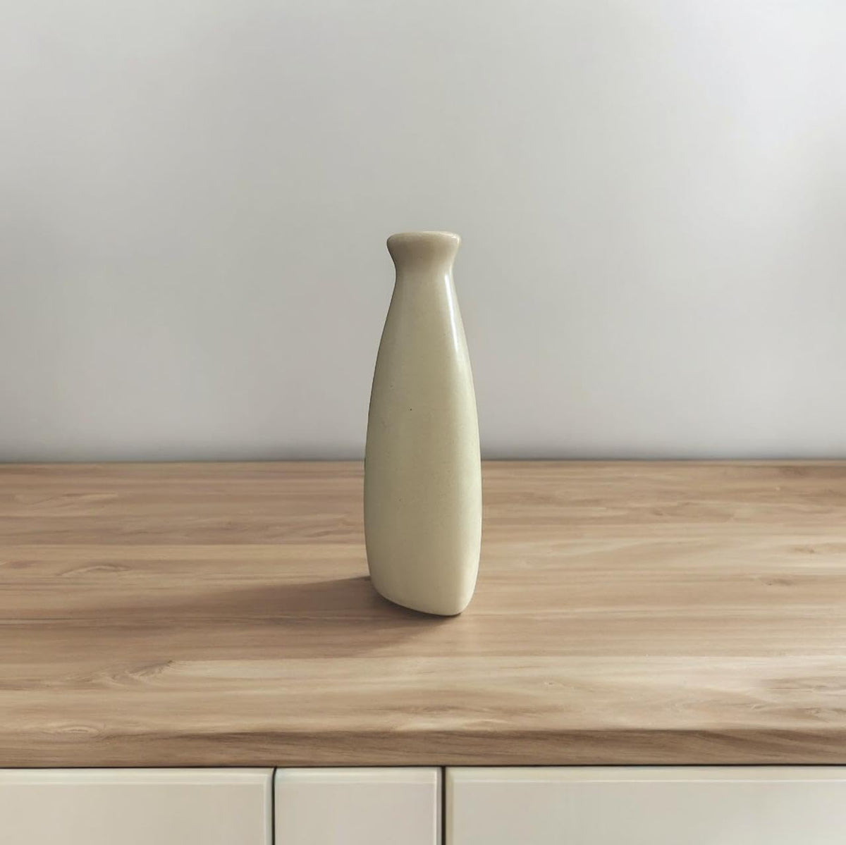 VIBHSA Triangular Shape Botle Ceramic Vase, Flower Vase, Pampas Grass Vase