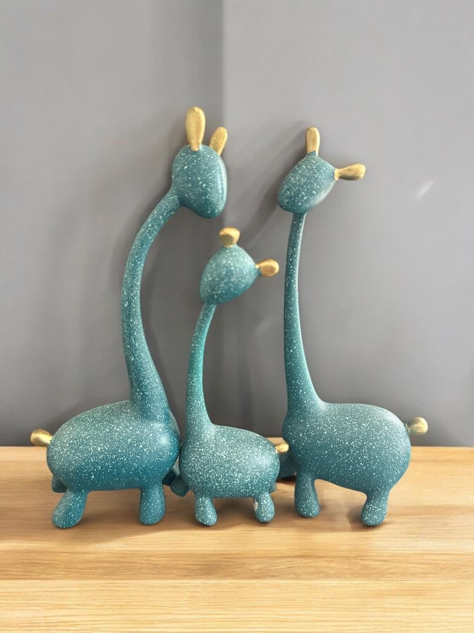 VIBHSA Giraffe Home Decor Statue, Animal Figurine Sculpture for Living Home/Office, Dinning Table