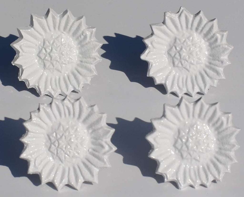 VIBHSA Flower Napkin Rings Set of 4 Handcrafted Décor (White Antique)