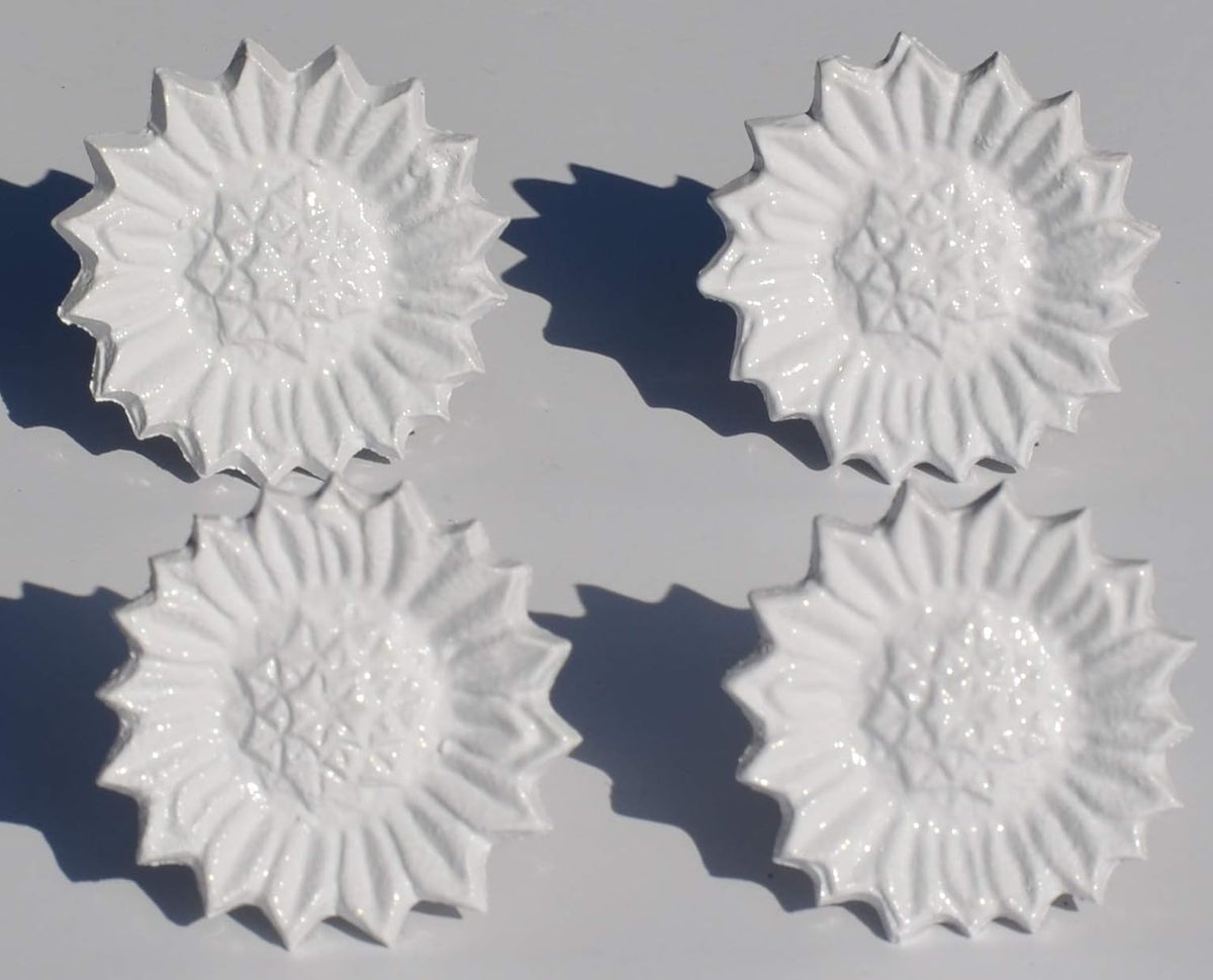 VIBHSA Flower Napkin Rings Set of 4 Handcrafted Décor (White Antique)